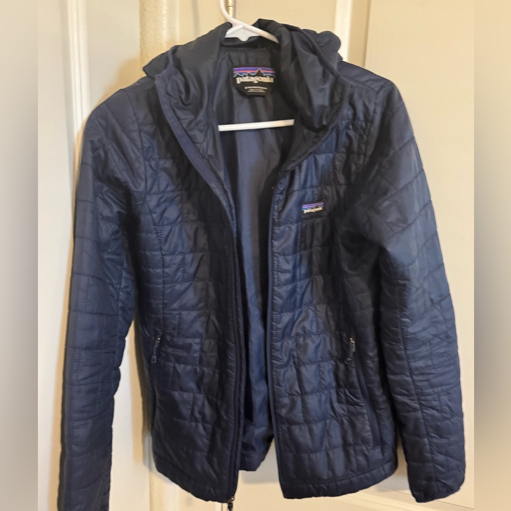 Patagonia Navy Blue CNY-Women's hooded nano puff jacket. Size small